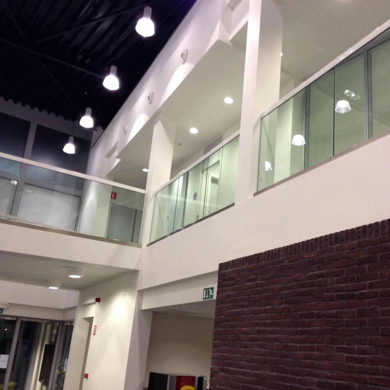 glazen binnenbalustrade