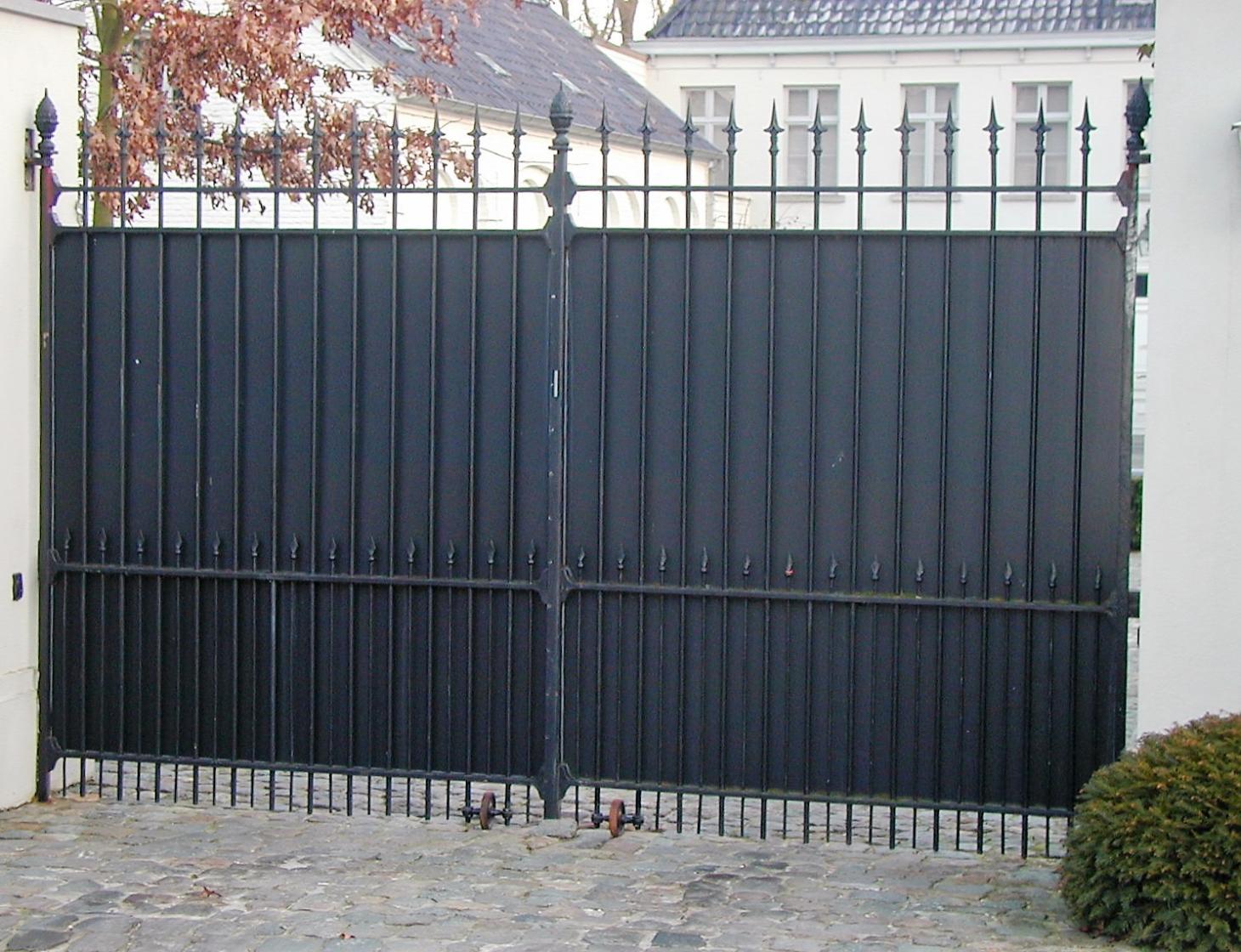 Smeedijzeren poort