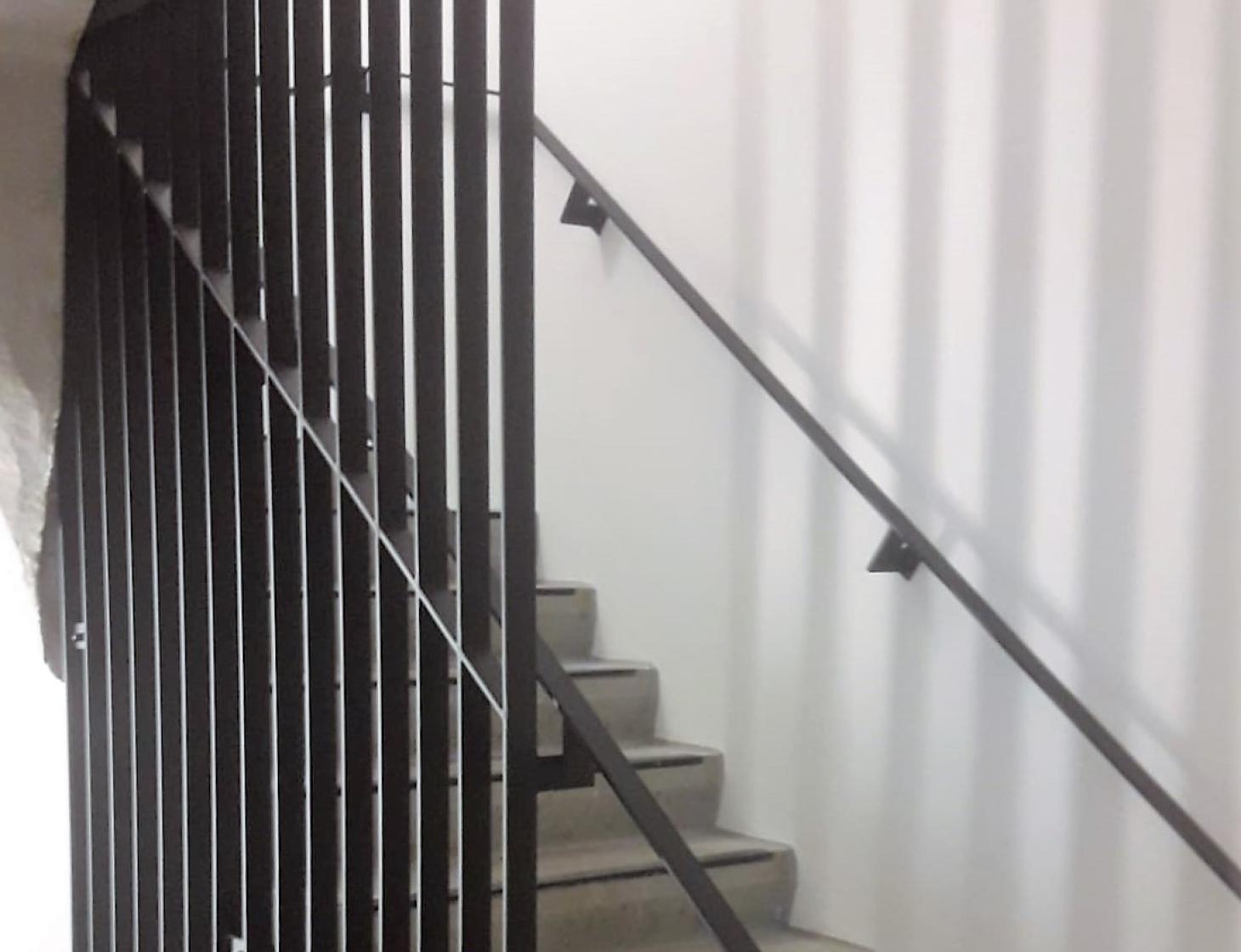 Stalen trapafscheiding